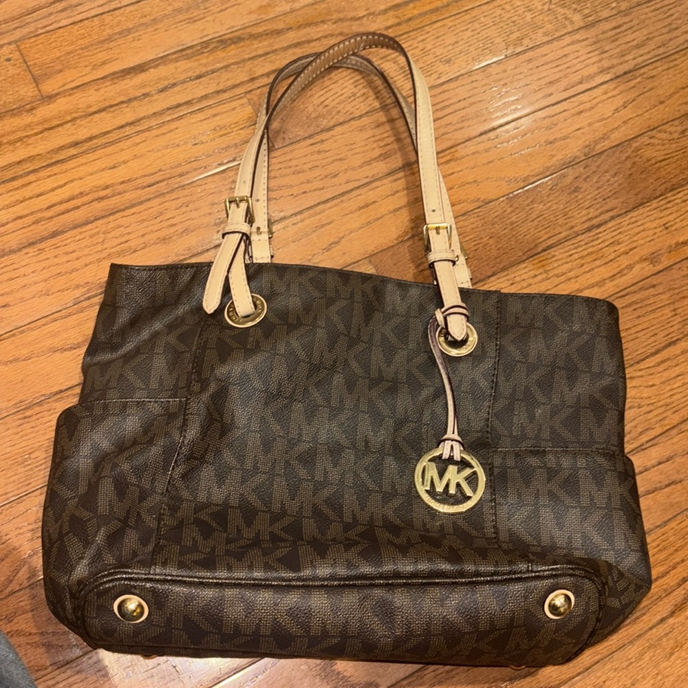 GUC MIchael Kors Signature Bag